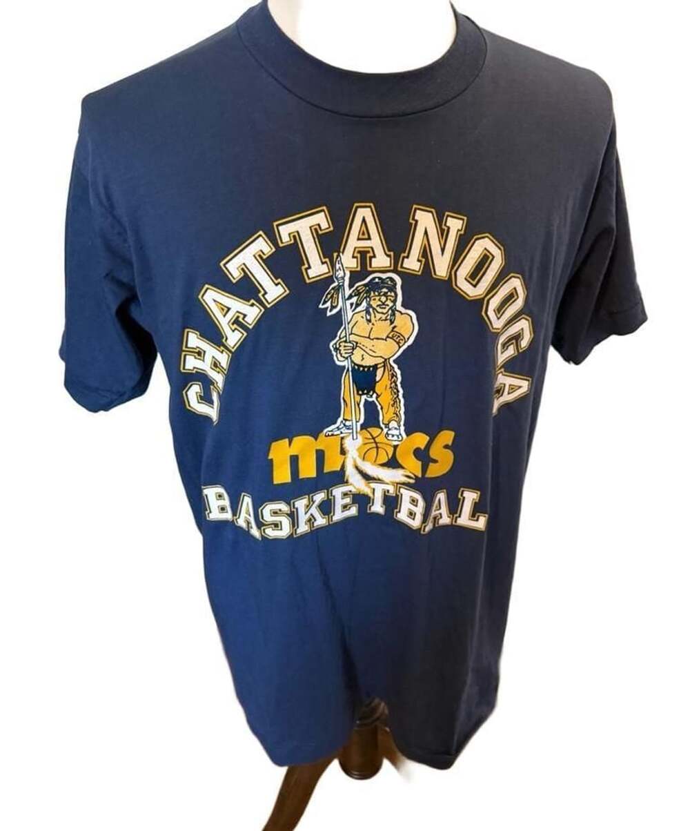 Vintage Screen Stars Chattanooga Mocs Basketball Size XL Single Stitch Navy T-Sh